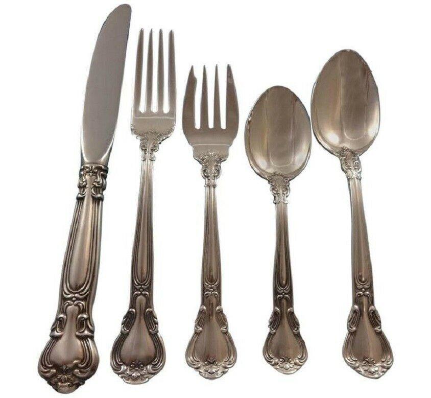 Chantilly by Gorham Sterling Silver Place Size Flatware Set 8 Service 42 Pcs: Chantilly by Gorham Sterling Silver Place Size Flatware Set 8 Service 42 Pcs Age: Post-1940 Pattern: Chantilly Brand: Gorham Type: Flatware - Sets Composition: Sterling Silver Maker: Gorham Finely cra