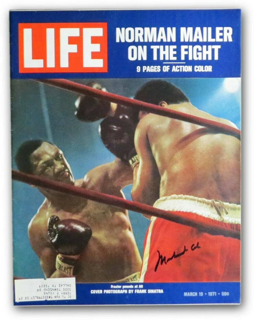 Muhammad Ali Signed Autographed LIFE Magazine 3/19/71 vs. Frazier OA: Muhammad Ali Signed Autographed LIFE Magazine 3/19/71 vs. Frazier OA Sport: Boxing Product: Memorabilia Original/Reprint: Original Player: Muhammad Ali Autograph Authentication: Online Authentics Pre-