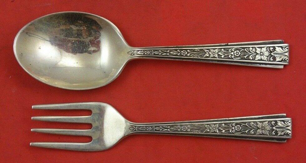 Chased Classic by Lunt Sterling Silver Baby set 2 pieces 4 3/8": Chased Classic by Lunt Sterling Silver Baby set 2 pieces 4 3/8" Maker: Lunt Featured Refinements: Heirloom Sterling Silver Composition: Sterling Silver Age: 1900-1940 Brand: Lunt Pattern: Chased Class