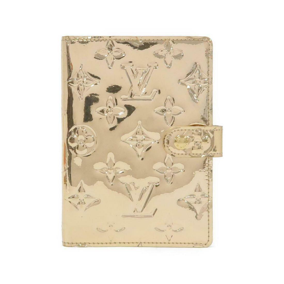 LOUIS VUITTON Monogram Miroir Organizer PM R20962: LOUIS VUITTON Monogram Miroir Organizer PM R20962 Brand: LOUIS VUITTON Style: Organizer Color: GOLD / GOLD Parts Material: PVC (Vinyl) Gender: Unisex Size: WxHxD : 10.5cm x 14.5cm x 2cm Type: Organize