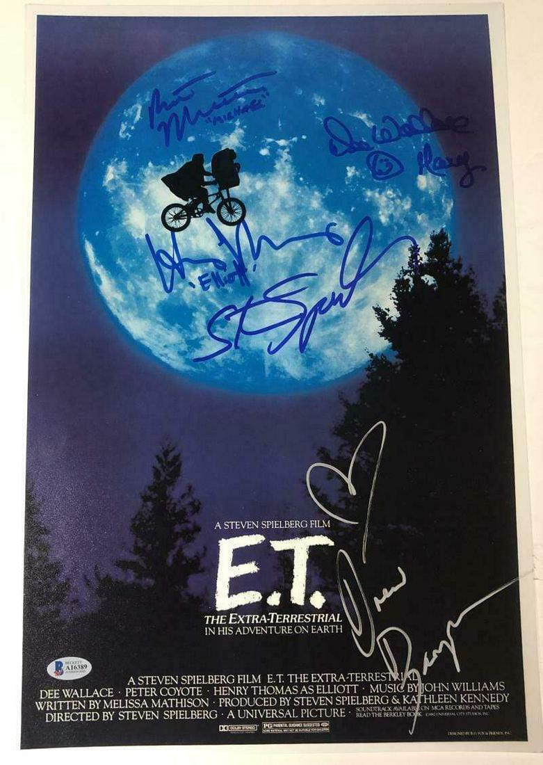 Robert MacNaughton Dee Wallace Drew Barrymore Henry Thomas Steven Spielberg Authentic: Robert MacNaughton Dee Wallace Drew Barrymore Henry Thomas Steven Spielberg Authentic Autographed 12x18 Photo Signature: Robert MacNaughton Dee Wallace Drew Barrymore Henry Thomas Steven Spielberg Pro