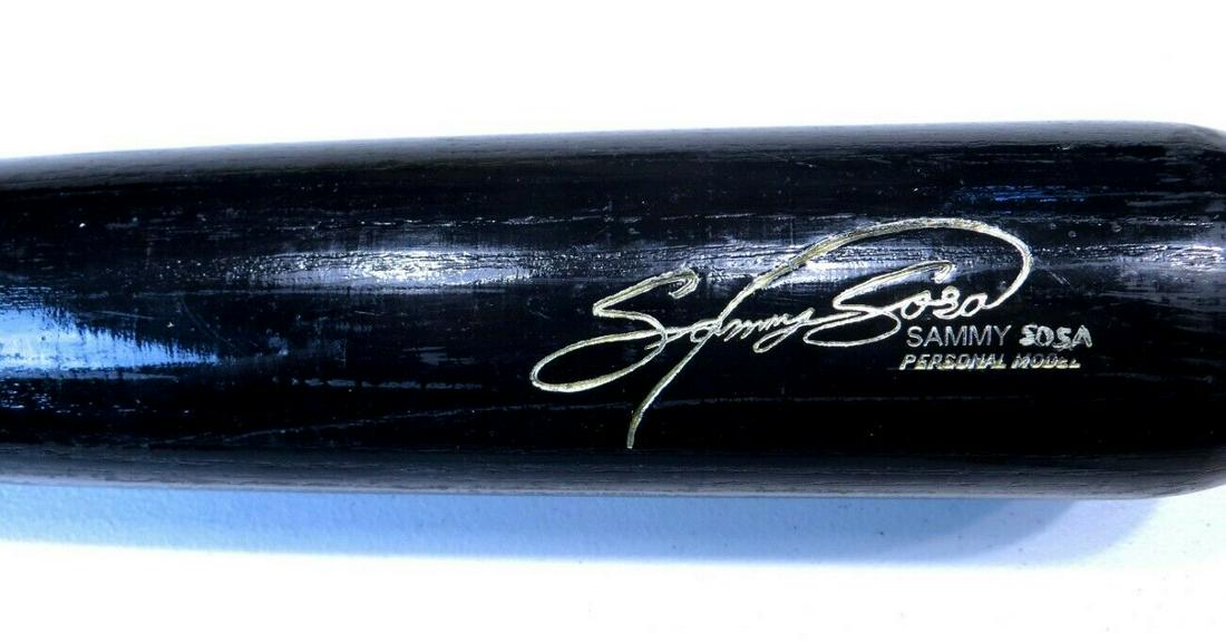 Sammy Sosa Unsigned Game Model Rawlings Bat Chicago: Sammy Sosa Unsigned Game Model Rawlings Bat Chicago Team: Chicaco Cubs Player: Sammy Sosa Sport: Baseball Autograph Authentication: Cardboard Legends Pre-Owned PLEASE NOTE: Framed Large or heavy Items