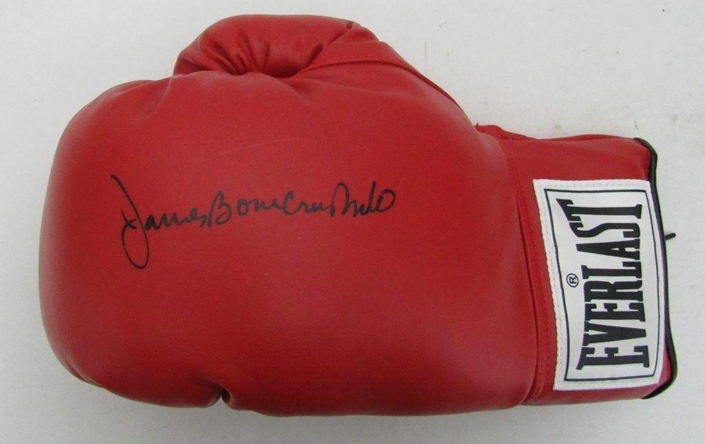 James Smith "Bone Crusher" Signed Everlast Boxing Glove JSA: James Smith "Bone Crusher" Signed Everlast Boxing Glove JSA Sport: Boxing Product: Glove Original/Reprint: Original Autograph Authentication: JSA Pre-Owned PLEASE NOTE: Framed Large or heavy Items do