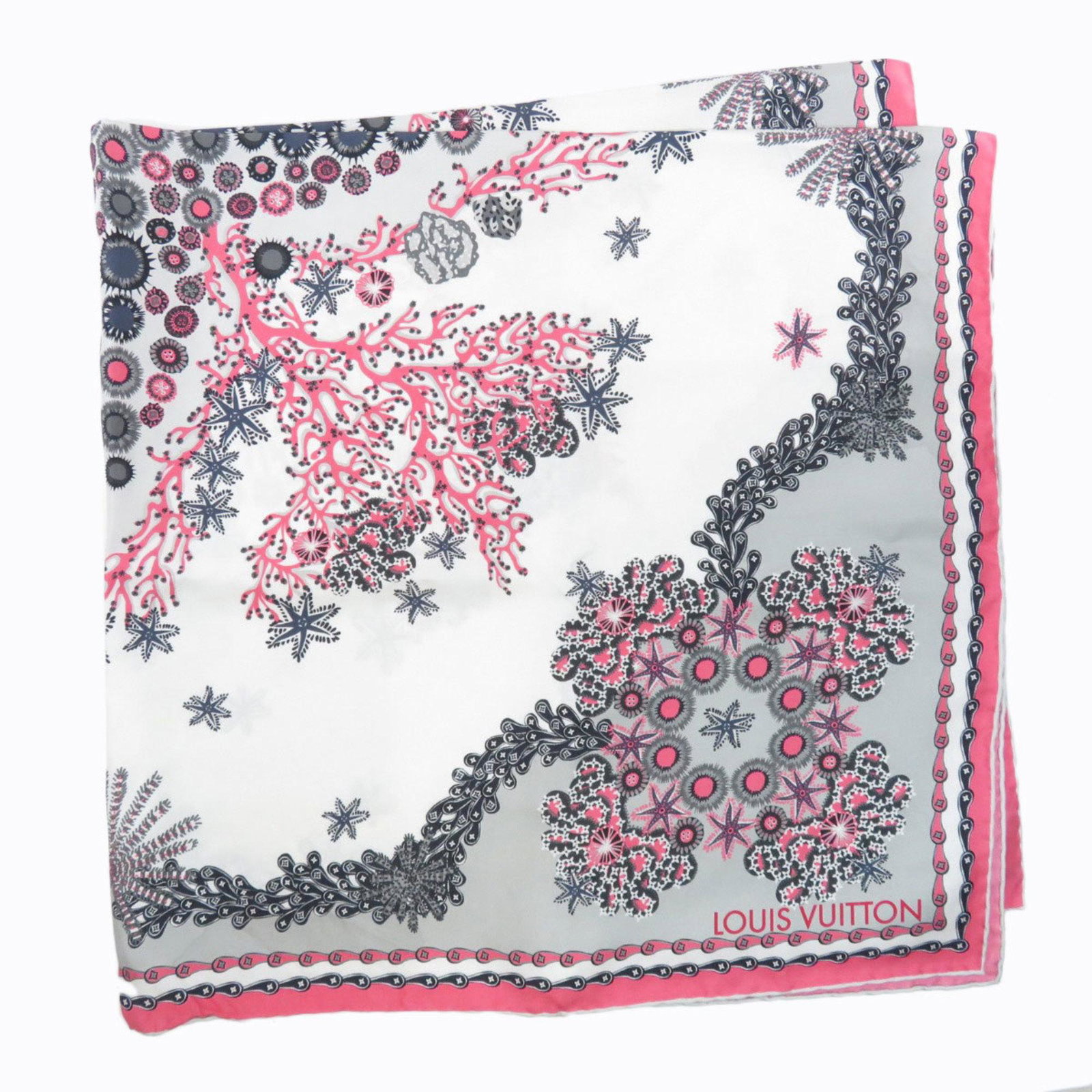 Louis Vuitton M78664 Coral Motif Scarf Silk Ladies LOUIS VUITTON: Louis Vuitton M78664 Coral Motif Scarf Silk Ladies LOUIS VUITTON Brand: Louis Vuitton Type: Scarf Gender: Women Color: Gray Pink White Material: Silk Silk: Size (LxW): 89cm x 89cm / 35.03 x 35.03 Cond
