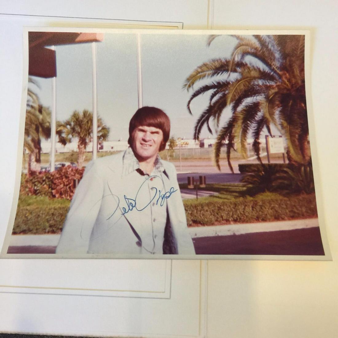 1960's Pete Rose Rose Rookie Era Signed Original Studio 8x10 Photo With JSA COA: 1960's Pete Rose Rose Rookie Era Signed Original Studio 8x10 Photo With JSA COA Autograph Authentication: James Spence (JSA) Product: Ball Original/Reprint: Original Sport: Baseball-MLB Pre-Owned PLEA