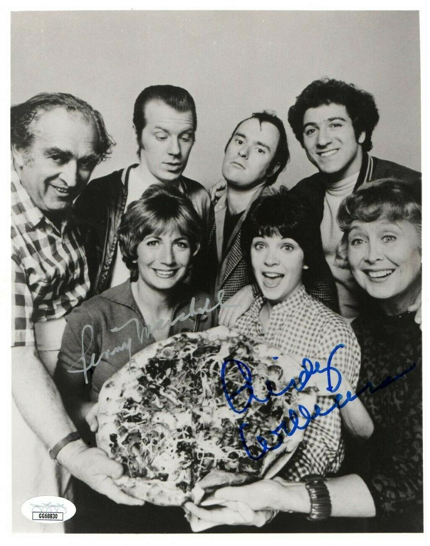 Penny Marshall Cindy Williams Signed 8X10 Photo Laverne & Shirley JSA: Penny Marshall Cindy Williams Signed 8X10 Photo Laverne & Shirley JSA Object Type: Photograph Industry: Television Original/Reproduction: Original Signed By: Penny Marshall Cindy Williams Autograph Au