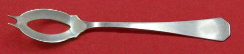Campania by Wallace Sterling Silver Olive Spoon Ideal 5 3/8" Custom Made: Campania by Wallace Sterling Silver Olive Spoon Ideal 5 3/8" Custom Made Type: Serving Spoon Brand: Wallace Pattern: Campania Composition: Sterling Silver Maker: Wallace Featured Refinements: Sterling