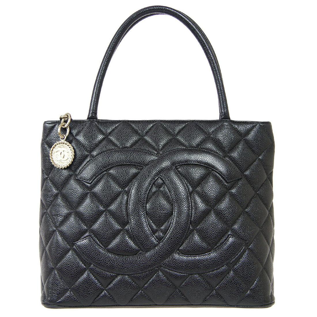 CHANEL Medallion Quilted CC Hand Tote Bag 6693836 Purse Black Caviar Skin: CHANEL Medallion Quilted CC Hand Tote Bag 6693836 Purse Black Caviar Skin Size: Medium Accents: Logo Quilted Model: Hand Tote Bag Style: Tote Handle Style: Double Handles Bag Height: 9.8 Product Line: