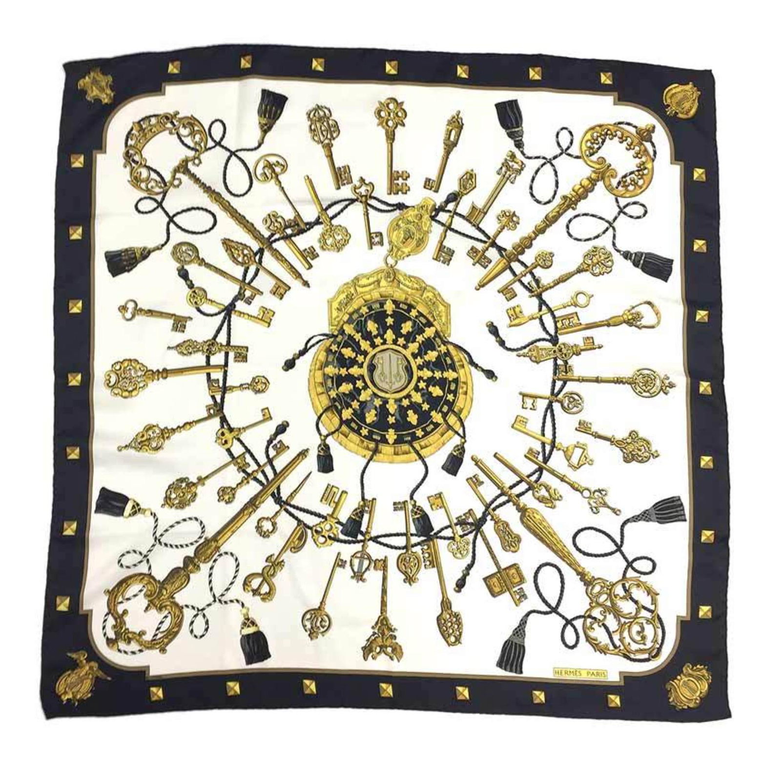 HERMES Hermes scarf muffler Carre 90 LES CLES key pattern silk black x white: HERMES Hermes scarf muffler Carre 90 LES CLES key pattern silk black x white Brand: Hermes Type: Scarf Color: Black White Material: Silk100% Silk: 100% Size (LxW): 90cm x 90cm / 35.43 x 35.43 Conditio