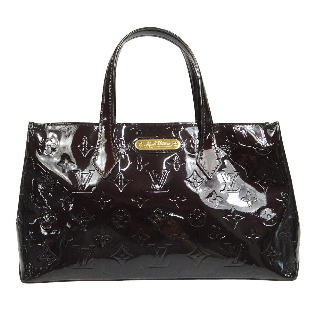 LOUIS VUITTON VERNIS WILSHIRE PM HANDBAG PURSE AMARANTE M93641 MI1019: LOUIS VUITTON VERNIS WILSHIRE PM HANDBAG PURSE AMARANTE M93641 MI1019 Size: Medium Accents: Monogram Model: Hand Bag Style: Tote Handle Style: Double Handles Bag Height: 7.1 Exterior Color: Amarante P