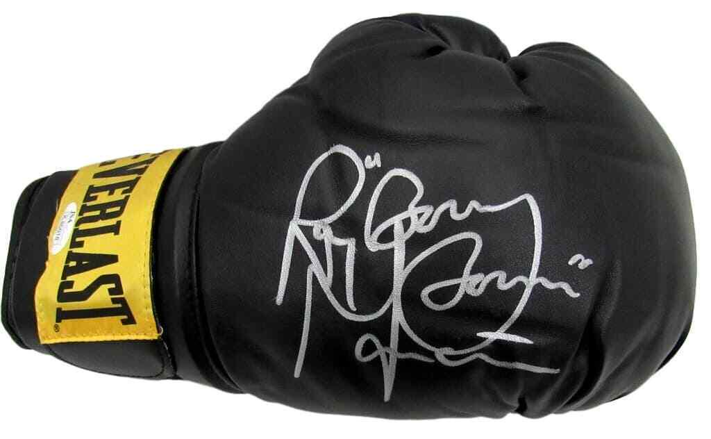 Ray Mancini Autographed/Signed Black Everlast Boxing Glove JSA 129337: Ray Mancini Autographed/Signed Black Everlast Boxing Glove JSA 129337 Sport: Boxing Product: Glove Original/Reprint: Original Autograph Authentication: JSA Pre-Owned PLEASE NOTE: Framed Large or heavy