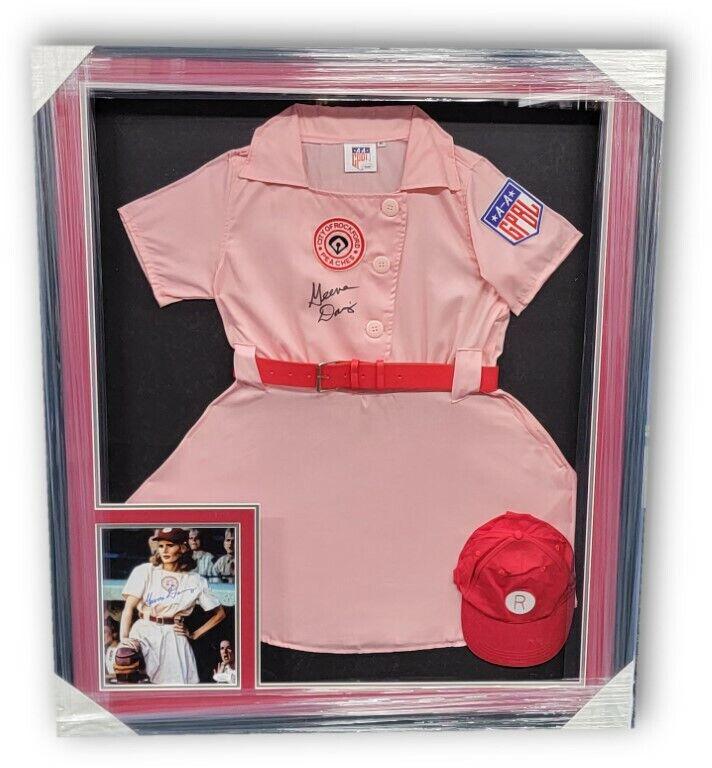Geena Davis Signed Autograph Jersey Dress A League of Their Own Peaches MLB: Geena Davis Signed Autograph Jersey Dress A League of Their Own Peaches MLB Industry: Movies Original/Reproduction: Original Autograph Authentication: James Spence (JSA) Player: Geena Davis Pre-Owned 