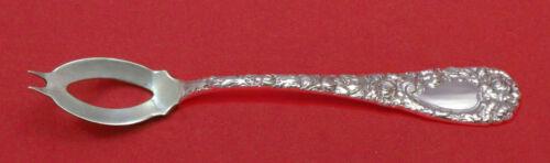 Chrysanthemum by Durgin Sterling Silver Olive Spoon Ideal 5 1/4" Custom Made: Chrysanthemum by Durgin Sterling Silver Olive Spoon Ideal 5 1/4" Custom Made Age: Post-1940 Type: Serving Spoon Brand: Durgin Pattern: Chrysanthemum Composition: Sterling Silver Maker: Durgin Featured