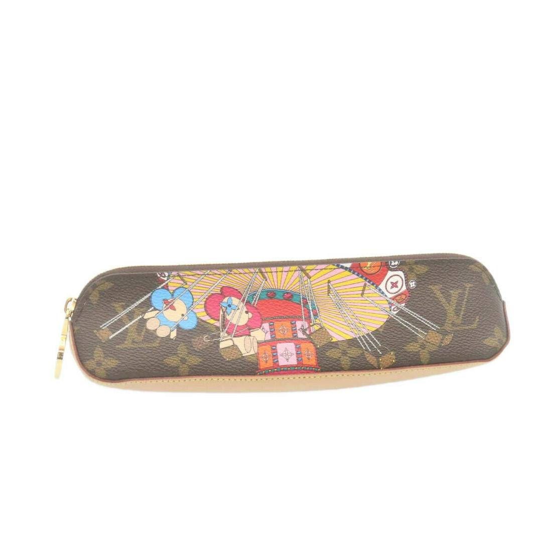 LOUIS VUITTON Monogram Vivienne Trousse Elizabeth Pen Case GI0552 LV: LOUIS VUITTON Monogram Vivienne Trousse Elizabeth Pen Case GI0552 LV Brand: LOUIS VUITTON Style: Pen Case Material: Monogram Canvas Color: Monogram Bag Height: 2.0inch(Approx) / 5cm(Approx) Bag Depth: