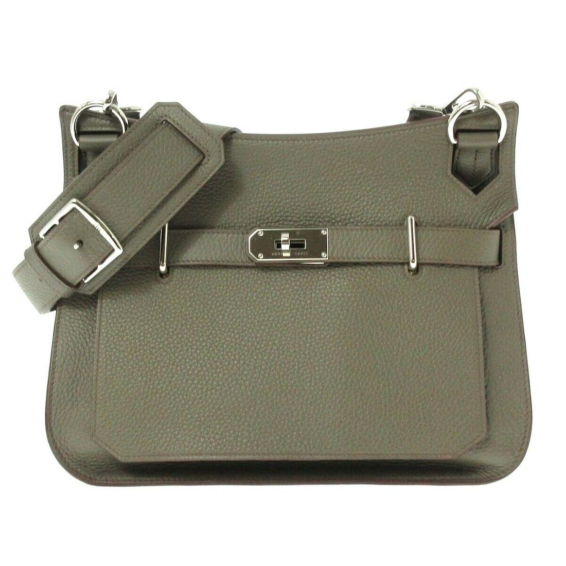 HERMES Jypsiere 31 - Taupe Taurillon Clemence Square Q Shoulder Bag: HERMES Jypsiere 31 - Taupe Taurillon Clemence Square Q Shoulder Bag Brand: HERMES Style: Shoulder Bag Exterior Color: Taupe Exterior Material: Taurillon Clemence Product Name: Jypsiere 31 Date Code/St