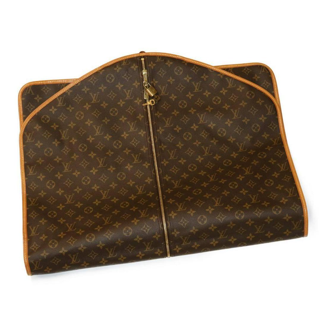 LOUIS VUITTON Monogram Garment Cover LV: LOUIS VUITTON Monogram Garment Cover LV Brand: LOUIS VUITTON Style: Garment Cover Material: Monogram Canvas Exterior Color: Monogram Bag Height: 39.0inch(Approx) / 99cm(Approx) Bag Length: 23.8inch(Ap