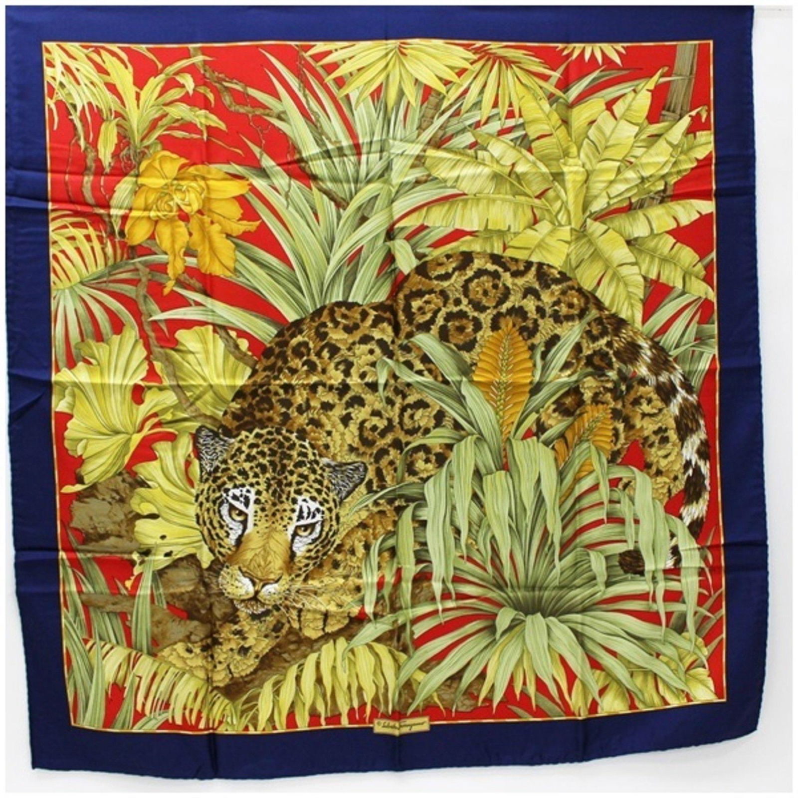 Salvatore Ferragamo Ferragamo Scarf Muffler Tiger Pattern Red x Navy Salvatore | Ladies: Salvatore Ferragamo Ferragamo Scarf Muffler Tiger Pattern Red x Navy Salvatore | Ladies Brand: Salvatore Ferragamo Type: Scarf Gender: Men Women Color: Navy Red color Size (LxW): 86cm x 86cm / 33.85 x