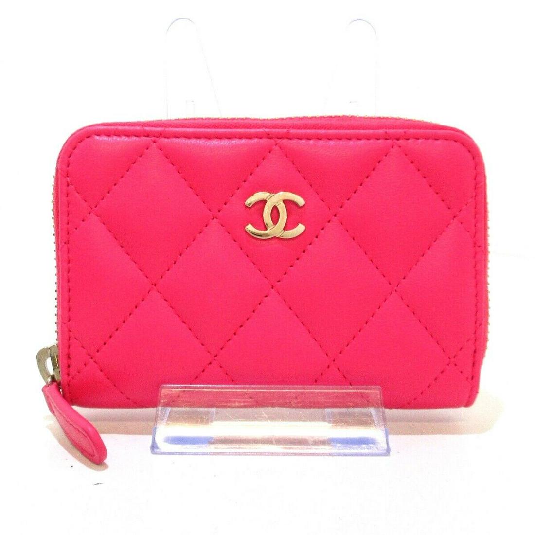 CHANEL Matelasse Pink Lambskin Coin Case Gold hardware: CHANEL Matelasse Pink Lambskin Coin Case Gold hardware Brand: CHANEL Style: Coin Case Color: Pink Material: Lambskin Product Name: Matelasse Serial: Hologram sticker inside Date Code/Stamp: 21****** A