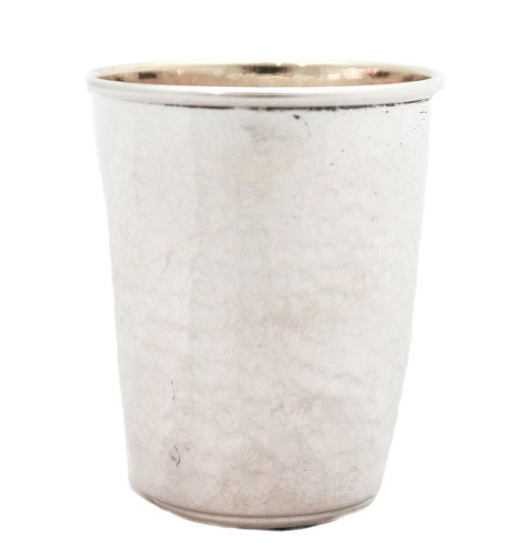 FINE ITALIAN 925 STERLING SILVER HANDCRAFTED CHASED HAMMERED MODERN SMOOTH CUP: FINE ITALIAN 925 STERLING SILVER HANDCRAFTED CHASED HAMMERED MODERN SMOOTH CUP Composition: Sterling Silver Maker: Made in Italy Fine 925 Sterling Silver Cup. Featuring handcrafted glossy modern hamme