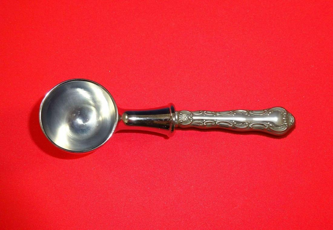 Strasbourg by Gorham Sterling Silver Coffee Scoop HH Custom Made 6": Strasbourg by Gorham Sterling Silver Coffee Scoop HH Custom Made 6" Composition: Sterling Silver / Chrome Plating Maker: Gorham Type: Coffee Scoop Age: Post-1940 Flowing scrollwork follows the gently