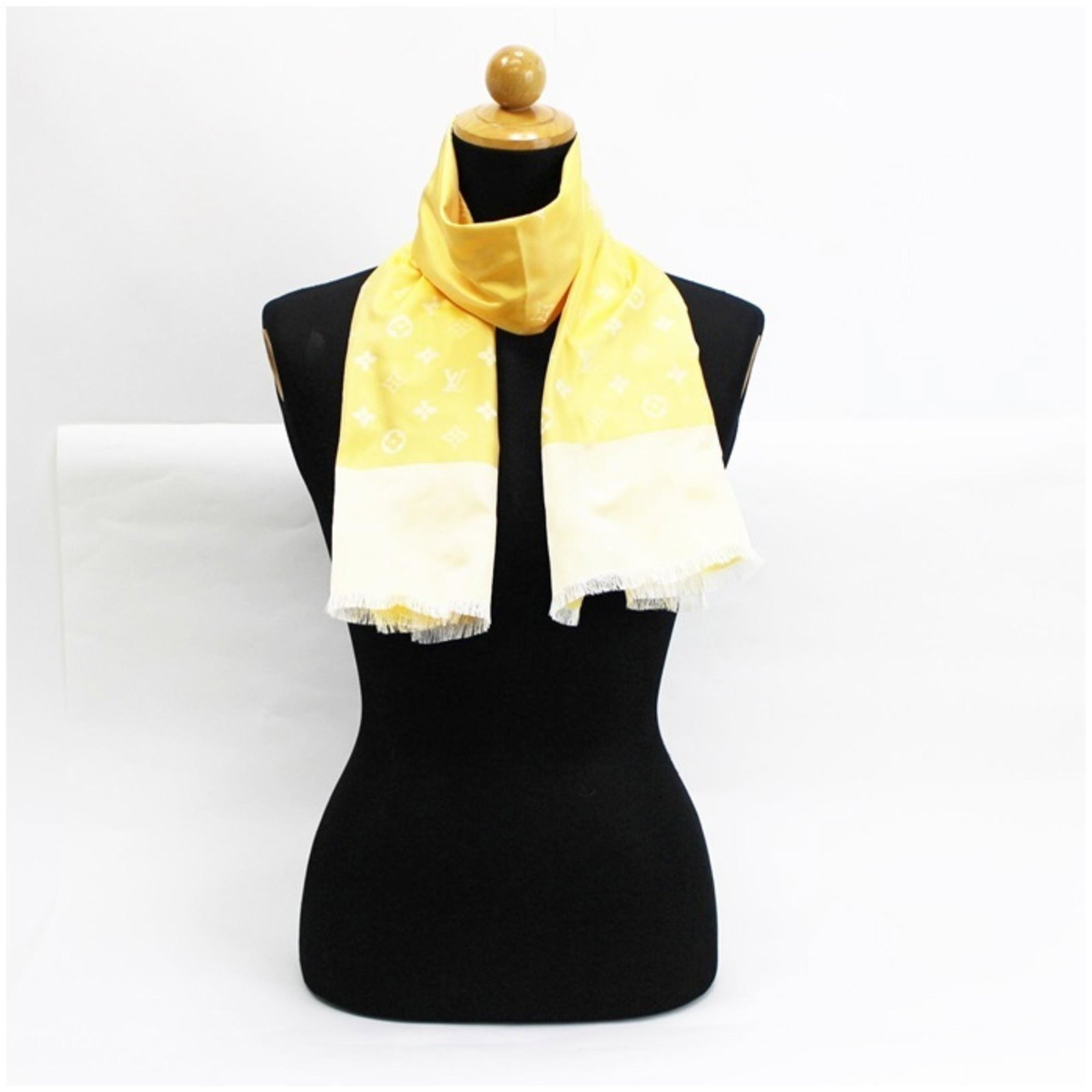 Louis Vuitton Silk Scarf Stole Muffler Rectangular Pattern Yellow | Ladies LV: Louis Vuitton Silk Scarf Stole Muffler Rectangular Pattern Yellow | Ladies LV Brand: Louis Vuitton Type: Scarf Gender: Women Color: Yellow Material: Silk100% Silk: 100% Size (LxW): 1.24m x 35cm / 48.8