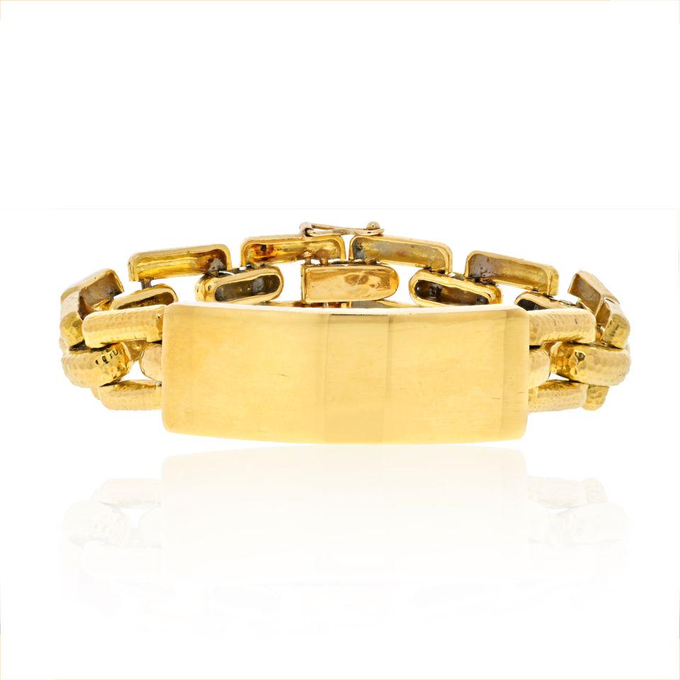 David Webb 18K Yellow Gold Square Open Link Nameplate Bracelet: David Webb 18K Yellow Gold Square Open Link Nameplate Bracelet Type: Bracelets Metal: 18K Yellow Gold Grams: 55.2 Measurements: 8 inches long Condition: Excellent. Signed By: WEBB Brand: David Webb Ot