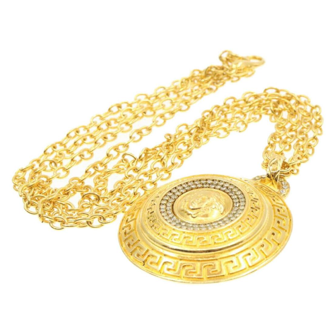 Gianni Versace Medusa Pendant Necklace Gold Tone: Gianni Versace Medusa Pendant Necklace Gold Tone Brand: Gianni Versace Style: Necklace Material: Metal Color: Gold Tone Country Of Manufacture: Italy Type: Necklace Exterior Material: Metal AB: Very G