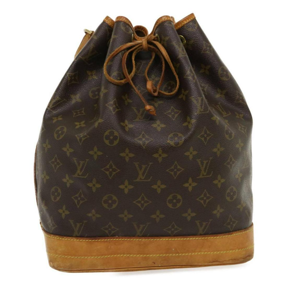 LOUIS VUITTON Monogram Noe Shoulder Bag M42224 LV: LOUIS VUITTON Monogram Noe Shoulder Bag M42224 LV Brand: LOUIS VUITTON Style: Shoulder Bag Exterior Material: Monogram Canvas Exterior Color: Monogram Bag Height: 13.4inch(Approx) / 34cm(Approx) Bag D