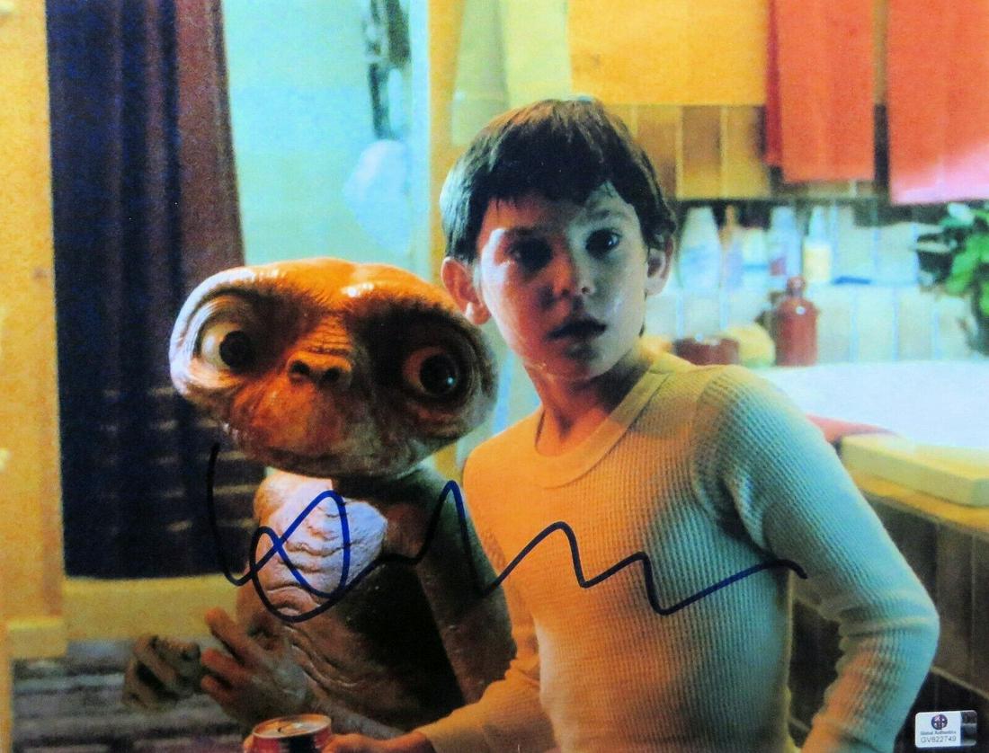 Henry Thomas Signed Autographed 11X14 Photo E.T. Elliott Classic Scene: Henry Thomas Signed Autographed 11X14 Photo E.T. Elliott Classic Scene Industry: Movies Object Type: Photograph Original/Reproduction: Original Signed By: Henry Thomas Autograph Authentication: Global