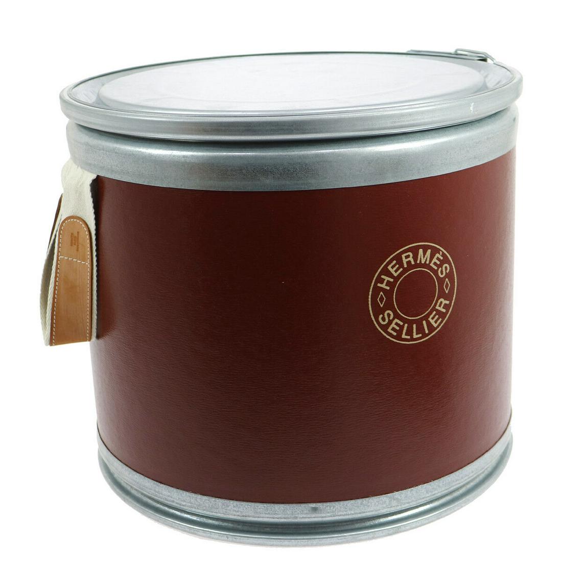 HERMES Logos Drum Saddle Storage Box Can Brown Silver Vintage: HERMES Logos Drum Saddle Storage Box Can Brown Silver Vintage Exterior Color: Brown Silver Exterior Material: Metal Canvas Vache Hard paper Brand: HERMES Style: Storage box Bag Length: 14.6 Bag Height