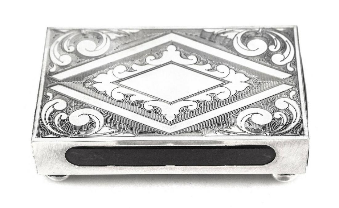 FINE 925 STERLING SILVER HANDMADE MATTE & SHINY DIAMOND CUT MATCHBOX ON LEGS: FINE 925 STERLING SILVER HANDMADE MATTE & SHINY DIAMOND CUT MATCHBOX ON LEGS Composition: Sterling Silver Maker: Isreal Fine 925 Sterling Silver Matchbox on Legs. Featuring handmade diamond cut design