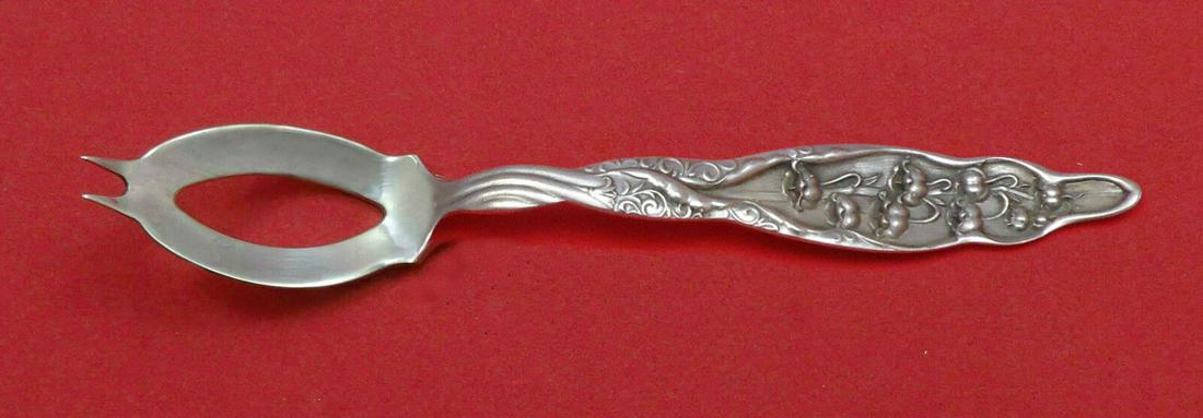 Lily of the Valley by Whiting Sterling Silver Olive Spoon Ideal 5 3/8" Custom: Lily of the Valley by Whiting Sterling Silver Olive Spoon Ideal 5 3/8" Custom Lily of the valley by whiting sterling silver custom made ideal olive spoon 5 3/8" in the pattern lily of the valley by wh