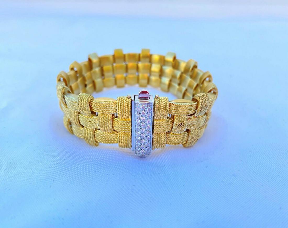 MAGNIFICENT ROBERTO COIN 18K YELLOW & WHITE GOLD DIAMOND BRACELET: MAGNIFICENT ROBERTO COIN 18K YELLOW & WHITE GOLD DIAMOND BRACELET Country Of Origin: Italy Type: Bracelet Brand: Roberto Coin Base Metal: White Gold Metal Purity: 18k Main Stone: Diamond Metal: White