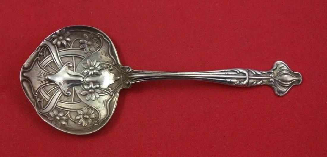 H 76 by Gorham Sterling Silver Nut Spoon 5 1/8": H 76 by Gorham Sterling Silver Nut Spoon 5 1/8" H 76 by gorhamh 76 by gorham sterling silver nut spoon, 5 1/8". It is not monogrammed and is in excellent condition. Pre-Owned PLEASE NOTE: Framed Large