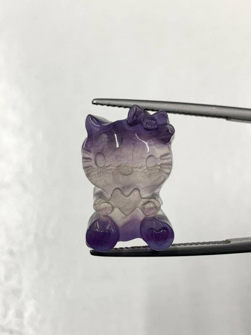 22.95 Cts Carving Kitty Cat Fluorite: 22.95 Cts Carving Kitty Cat Fluorite Kitty Cat Natural Fluorite.Dimension; 20-13.8-8.1 mm. The MYNT Guarantee: All items in this auction are guaranteed authentic and come with a 100% money-back guaran