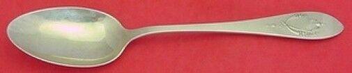 Mount Vernon by Lunt Sterling Silver Serving Spoon 8 5/8": Mount Vernon by Lunt Sterling Silver Serving Spoon 8 5/8" Mount vernon by lunt sterling silver serving spoon, 8 5/8" in the pattern mount vernon by lunt. It is not monogrammed and is in excellent