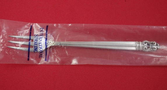 Royal Danish by International Sterling Silver Cocktail Fork 5 1/2" New: Royal Danish by International Sterling Silver Cocktail Fork 5 1/2" New Royal danish by internationalroyal danish by international sterling silver new in factory sleeve cocktail fork, 5 1/2". It is