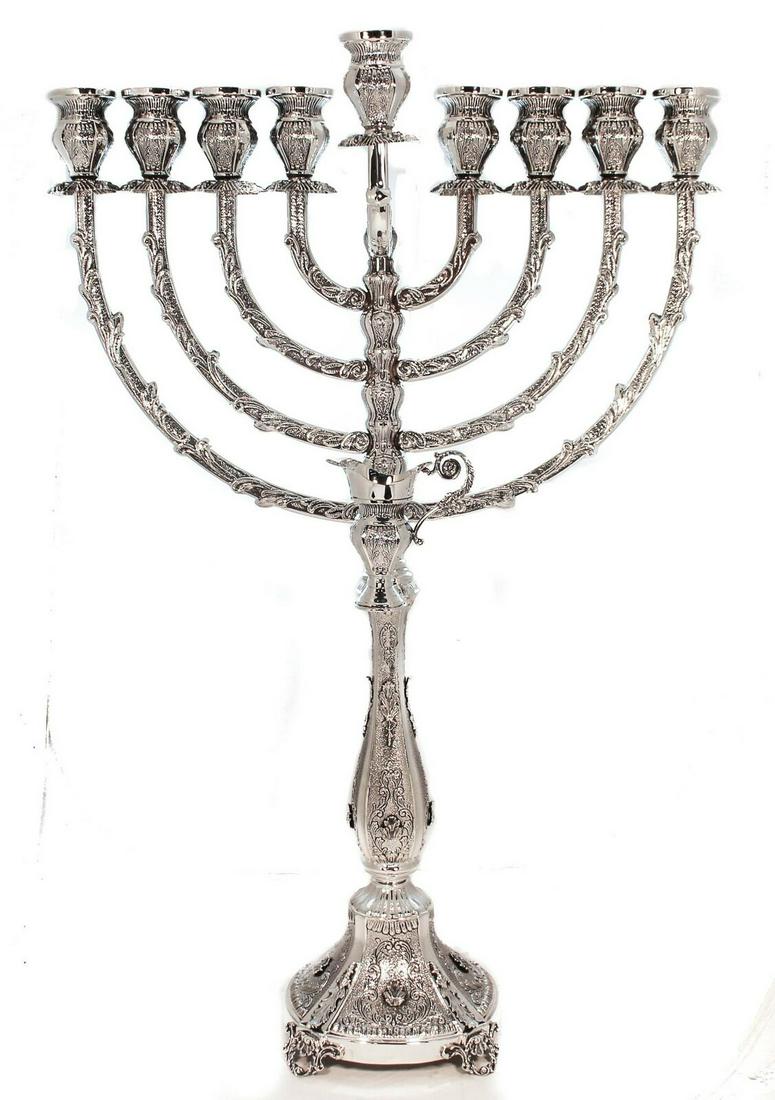 FINE 925 STERLING SILVER HANDMADE CHASED LEAF APPLIQUE ORNATE CHANUKAH MENORAH: FINE 925 STERLING SILVER HANDMADE CHASED LEAF APPLIQUE ORNATE CHANUKAH MENORAH Fine 925 Sterling Silver Chanukah Menorah. Featuring handmade chased leaf applique ornate designs. Silver Weight: 1390 Gr