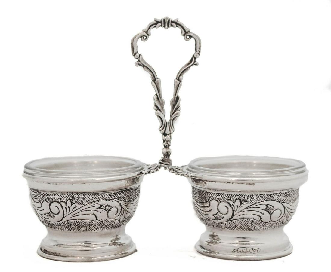 FINE 925 STERLING SILVER CHASED LEAF DESIGNED DOUBLE SALT HOLDER Mar