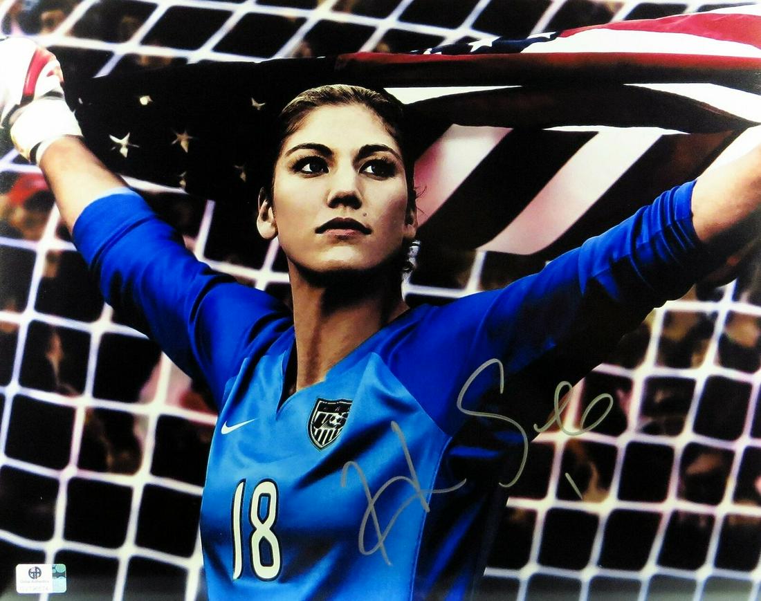 Hope Solo Signed Autographed 11X14 Photo Star Goalie in Net with USA Flag: Hope Solo Signed Autographed 11X14 Photo Star Goalie in Net with USA Flag Sport: Soccer Product: Photo Original/Reprint: Original Player: Hope Solo Autograph Authentication: Global Authentics Pre-Owne
