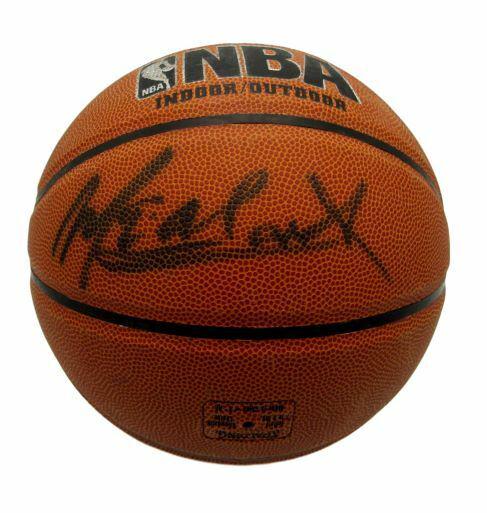 Meadowlark Lemon HOF Signed Globetrotters Spalding Basketball Beckett 151725: Meadowlark Lemon HOF Signed Globetrotters Spalding Basketball Beckett 151725 Sport: Basketball-NBA Product: Ball Original/Reprint: Original Autograph Authentication: BAS/Beckett Team: Harlem Globetrot