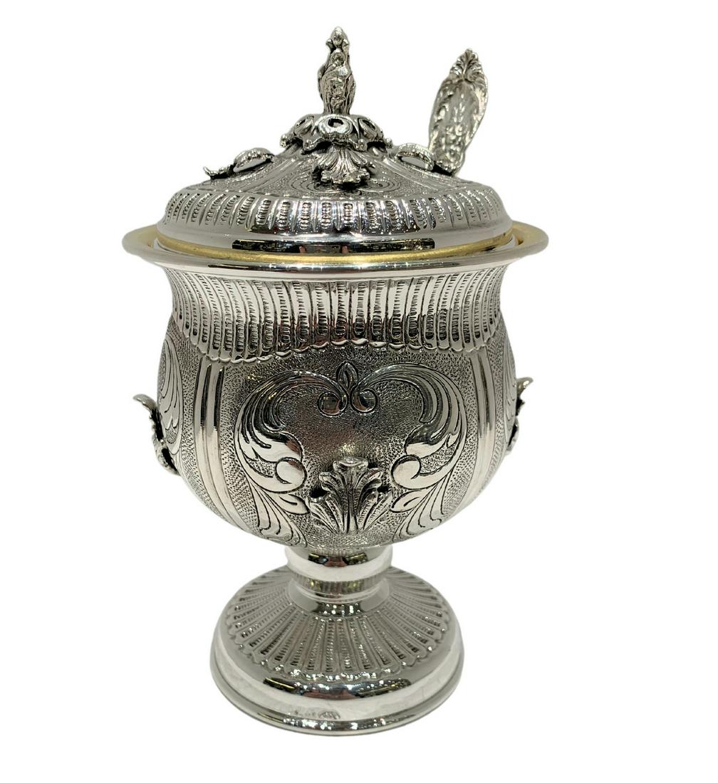 925 STERLING SILVER & GILDED HANDMADE CHASED LEAF APPLIQUE HONEY DISH & SPOON: 925 STERLING SILVER & GILDED HANDMADE CHASED LEAF APPLIQUE HONEY DISH & SPOON Composition: Sterling Silver Maker: Made in Turkey Fine 925 Sterling Silver & Gilded Honey Dish & Spoon. Featuring handmad
