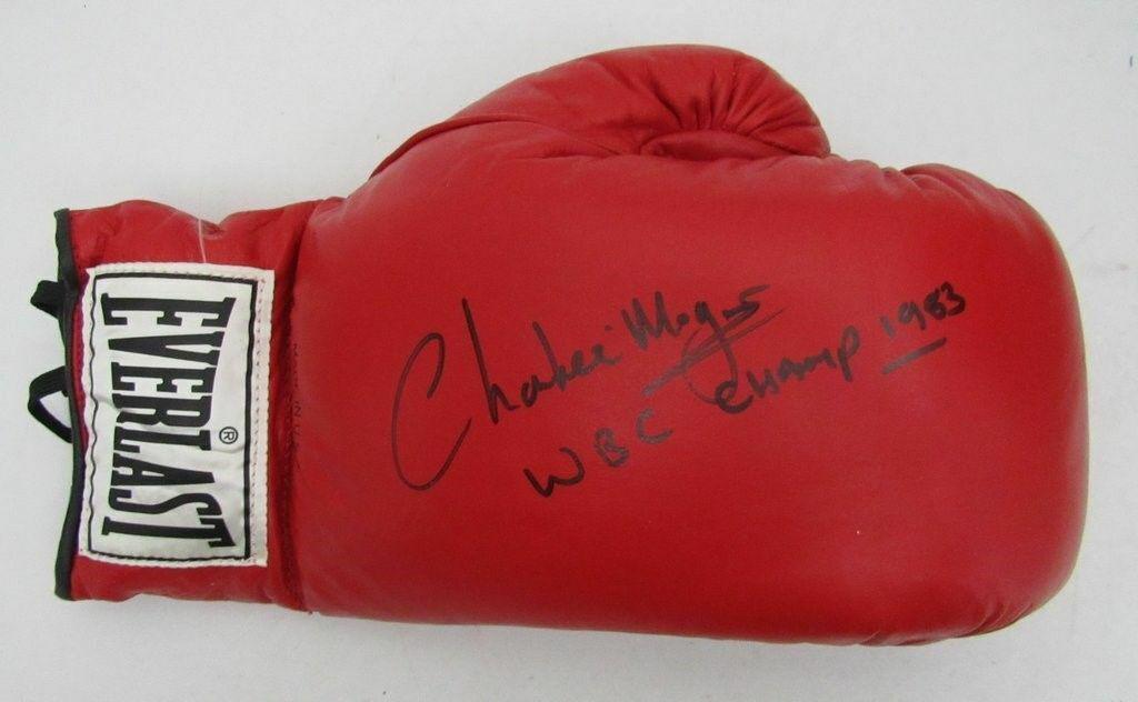 Charlie Magri "Champagne" Signed Everlast Boxing Glove JSA 134537: Charlie Magri "Champagne" Signed Everlast Boxing Glove JSA 134537 Sport: Boxing Product: Glove Original/Reprint: Original Autograph Authentication: JSA Pre-Owned PLEASE NOTE: Framed Large or heavy Ite