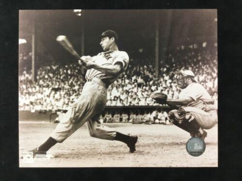 Joe DiMaggio New York Yankees Baseball 8x10 Black & White Photo: Joe DiMaggio New York Yankees Baseball 8x10 Black & White Photo Player: Joe DiMaggio Modified Item: No Size: 8 x 10 Sport: Baseball-MLB Team: New York Yankees Pre & Post Season: Regular Season Product