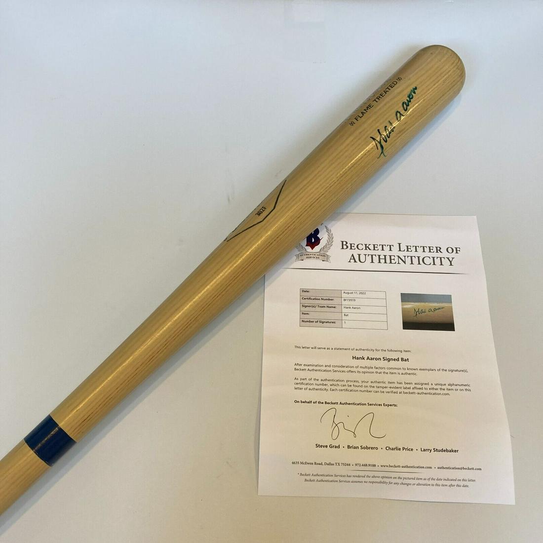 Nice Hank Aaron Signed Adirondack Game Model Baseball Bat With Beckett COA: Nice Hank Aaron Signed Adirondack Game Model Baseball Bat With Beckett COA Product: Bat Sport: Baseball-MLB Autograph Authentication: Beckett Authentication Services (BAS) Player: Hank Aaron Original/