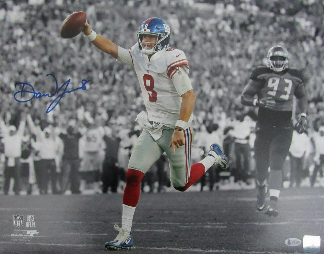 Daniel Jones New York Giants Signed/Autographed 16x20 Photo Beckett 147052: Daniel Jones New York Giants Signed/Autographed 16x20 Photo Beckett 147052 Sport: Football-NFL Product: Photo Original/Reprint: Original Team: New York Giants Autograph Authentication: Beckett League: