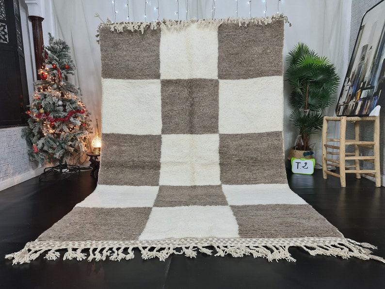 Stunning Geometric Rug: Stunning Soft Handmade Moroccan Berber wool Rug. This rug was handwoven in the Middle Atlas Mountains by local Berber women weavers using local natural sheep wool and traditional tools. Size : 9.84 x 