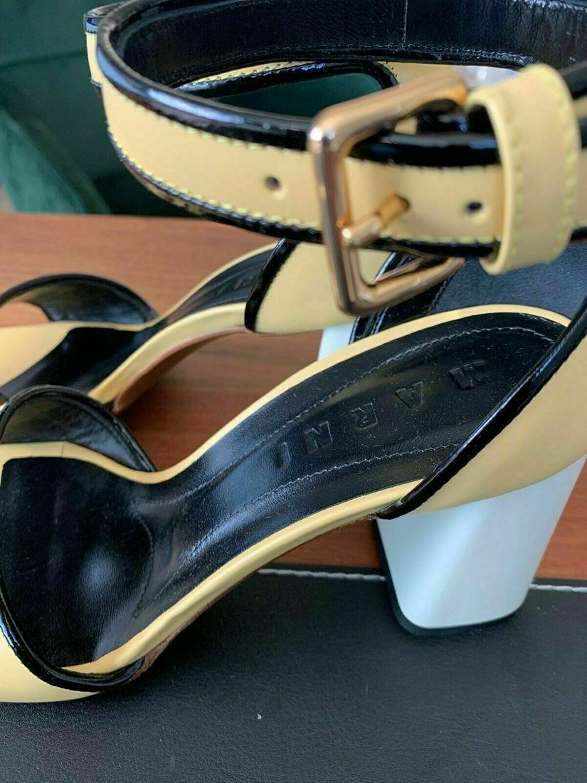 MARNI Iconic Slingback Samsung Court Shoes Buckle Sandals Shoes Icon 40: MARNI Iconic Slingback Samsung Court Shoes Buckle Sandals Shoes Icon 40 Style: slingback court shoes sandals shoes shoe Heel Height: High heel (5-8 cm) Vintage: No Features: leather They feature at op