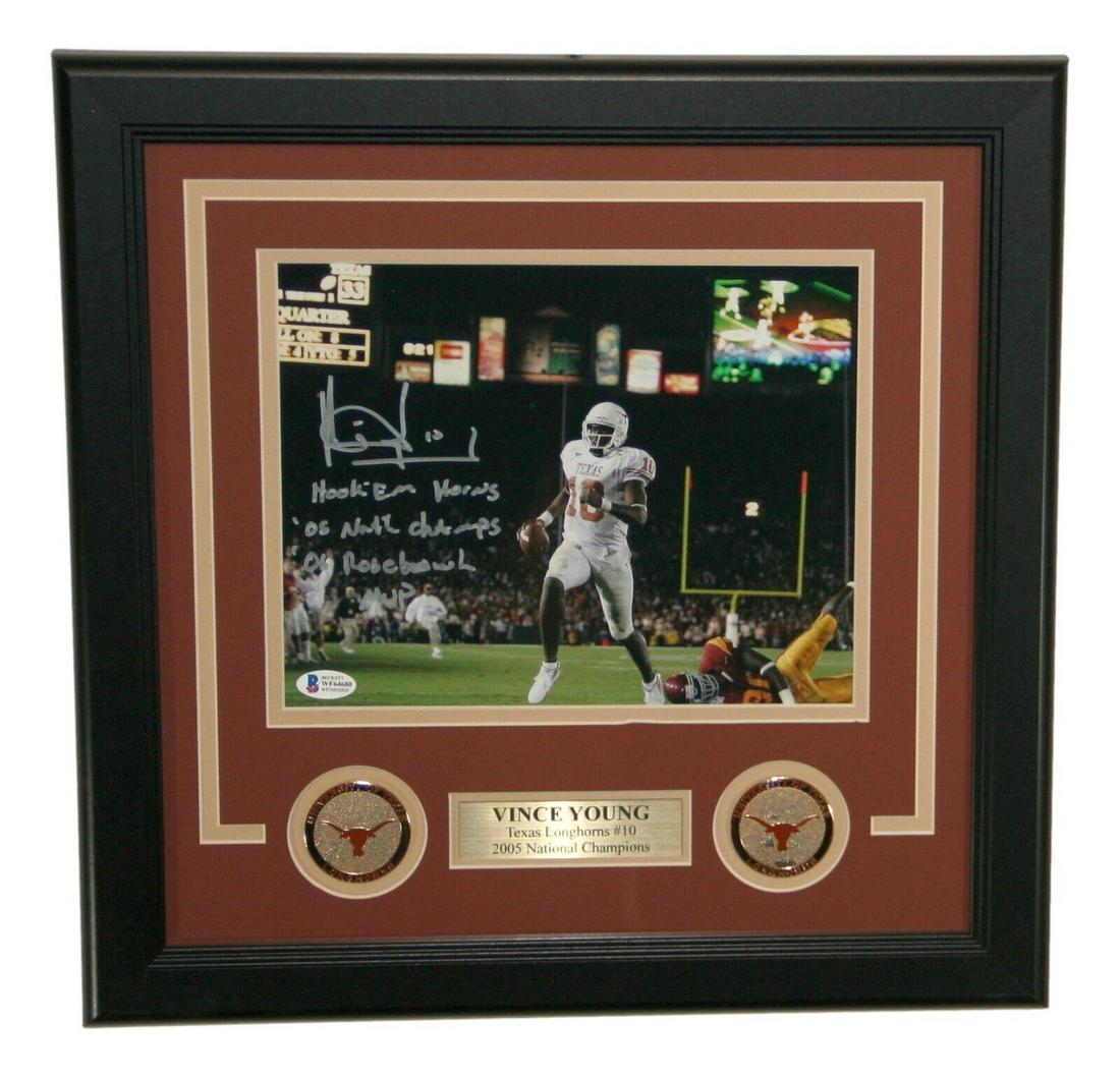 Vince Young Signed Autograph 8x10 Photo Framed Texas Longhorns Rose Bowl Beckett: Vince Young Signed Autograph 8x10 Photo Framed Texas Longhorns Rose Bowl Beckett Player: Vince Young Sport: Football Signed: Yes Autograph Authentication: Beckett Authentication Services (BAS) Origina