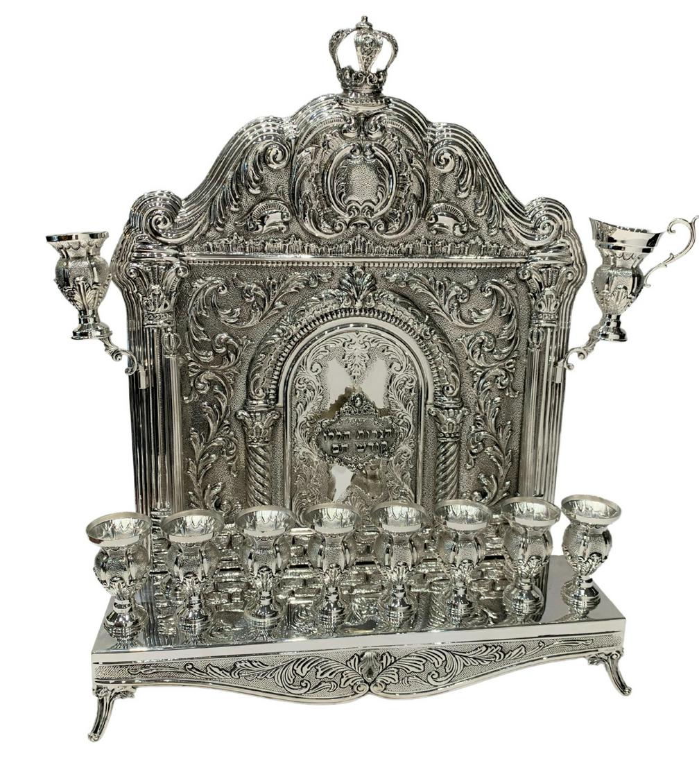 FINE 925 STERLING SILVER HANDMADE CHASED LEAF APPLIQUE CROWN BACKWALL MENORAH: FINE 925 STERLING SILVER HANDMADE CHASED LEAF APPLIQUE CROWN BACKWALL MENORAH Fine 925 Sterling Silver Chanukah Hanukah Backwall Menorah. Featuring handmade chased leaf applique designs matte & shiny 